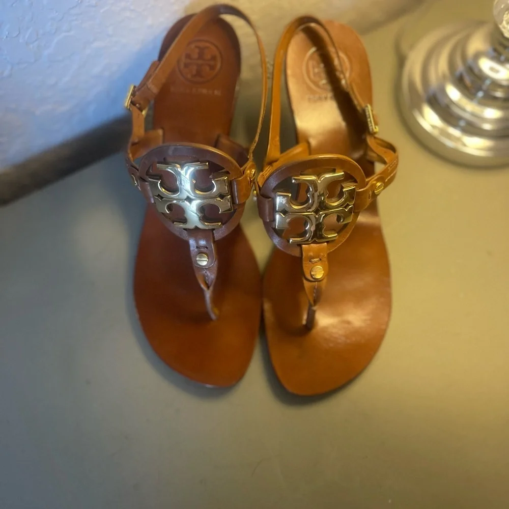 Tory Burch Tan Sandals with Gold Emblem - Picture 2 of 6